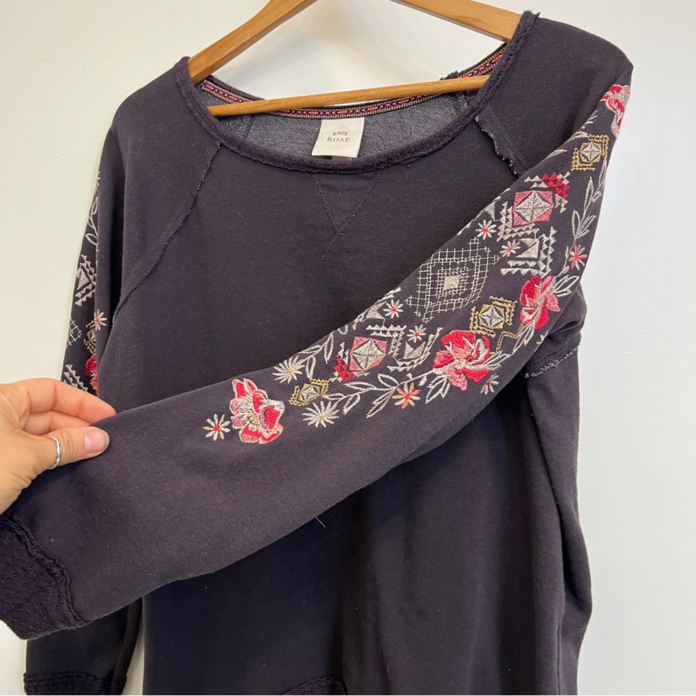 Knox Rose Embroidered Long Sleeve Tee Top. Cotton. Black Red. Large Sweater